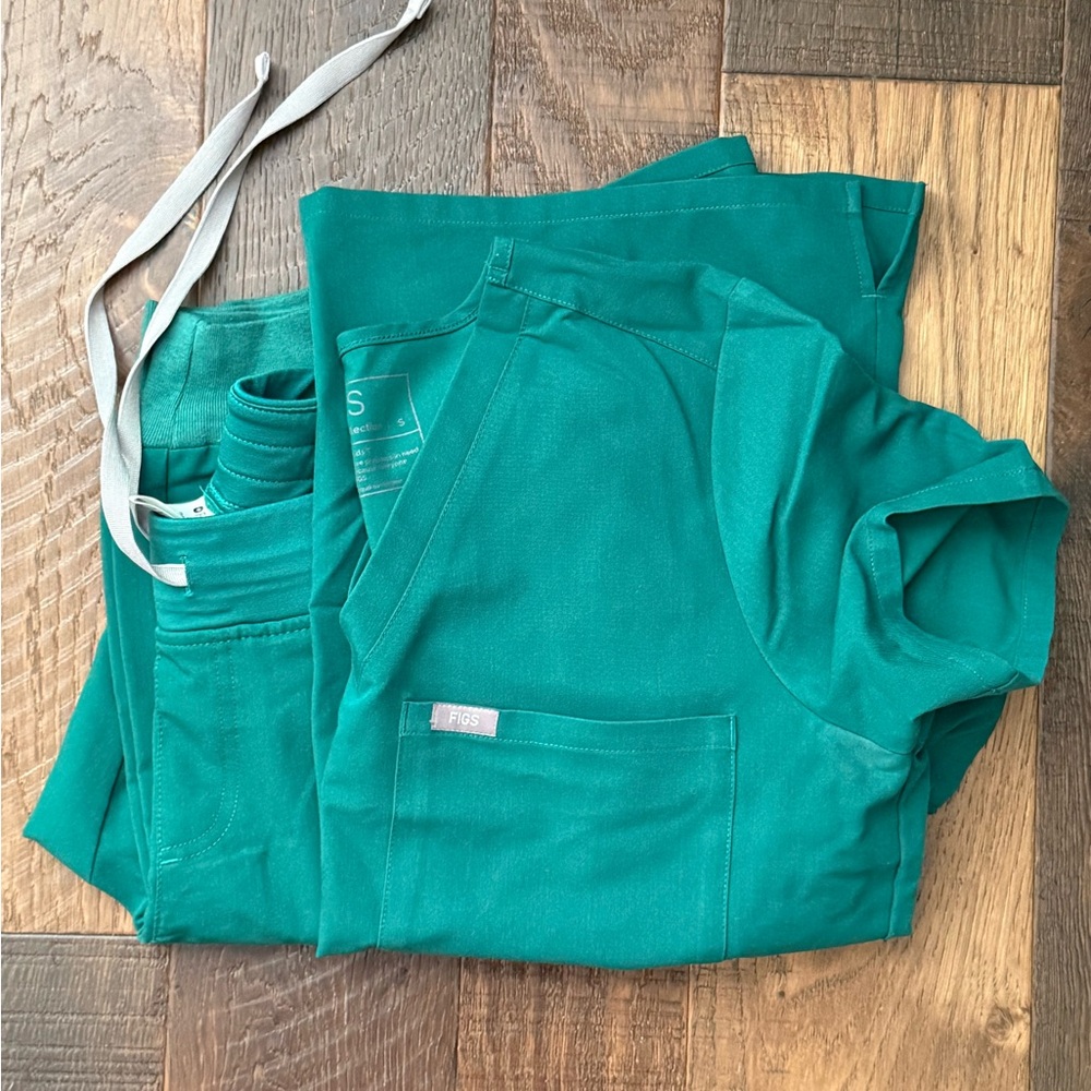 Green Figs jogger scrub set